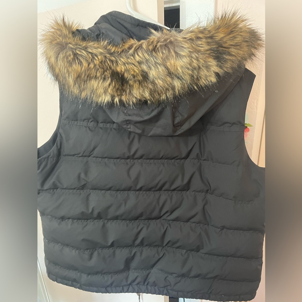 Eddie Bauer woman’s puffy vest - XL